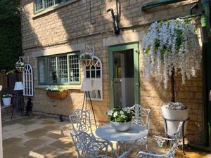 Outside back patio- click for photo gallery